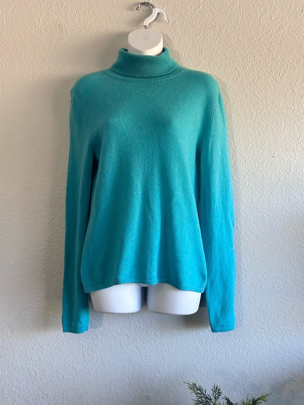 Worthington Cashmere Pullover Sweater Medium Aqua Blue Turtle Neck Fuzzy Soft